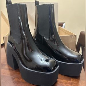 Steve Madden Teaser in Black Patent. Size 7. New in box.